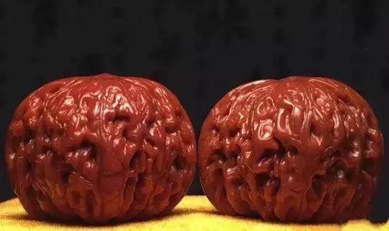 龙纹核桃盘黑如何解决,龙纹核桃裂的厉害吗