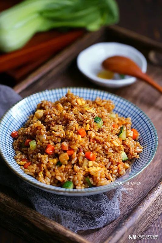 午饭简单快速好吃炒饭,下班到家吃什么