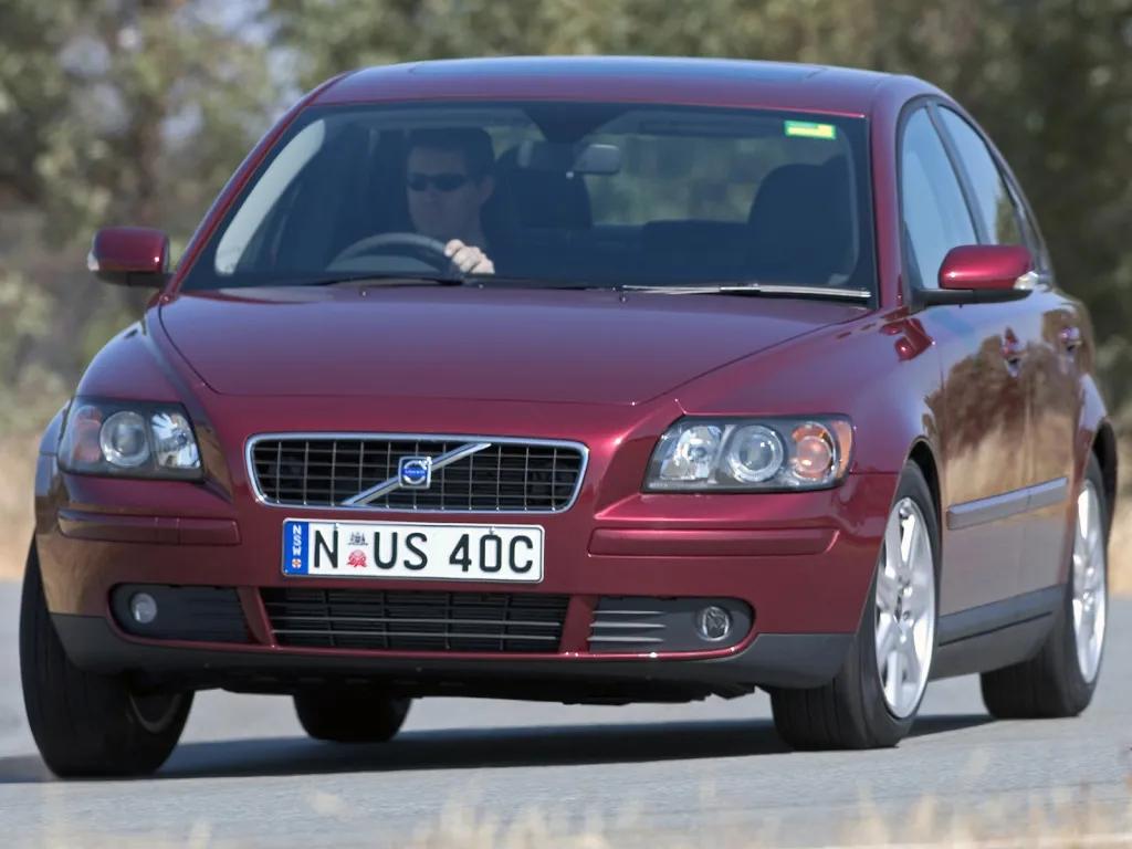 大学生三万推荐买什么车,女生买马自达3适合吗