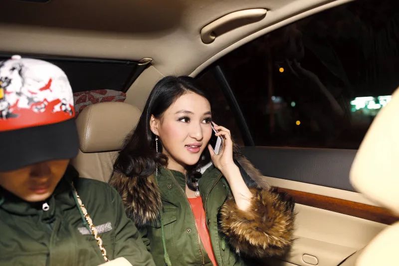 郭美美跟她妈妈照片,郭美美和妈妈一起采访