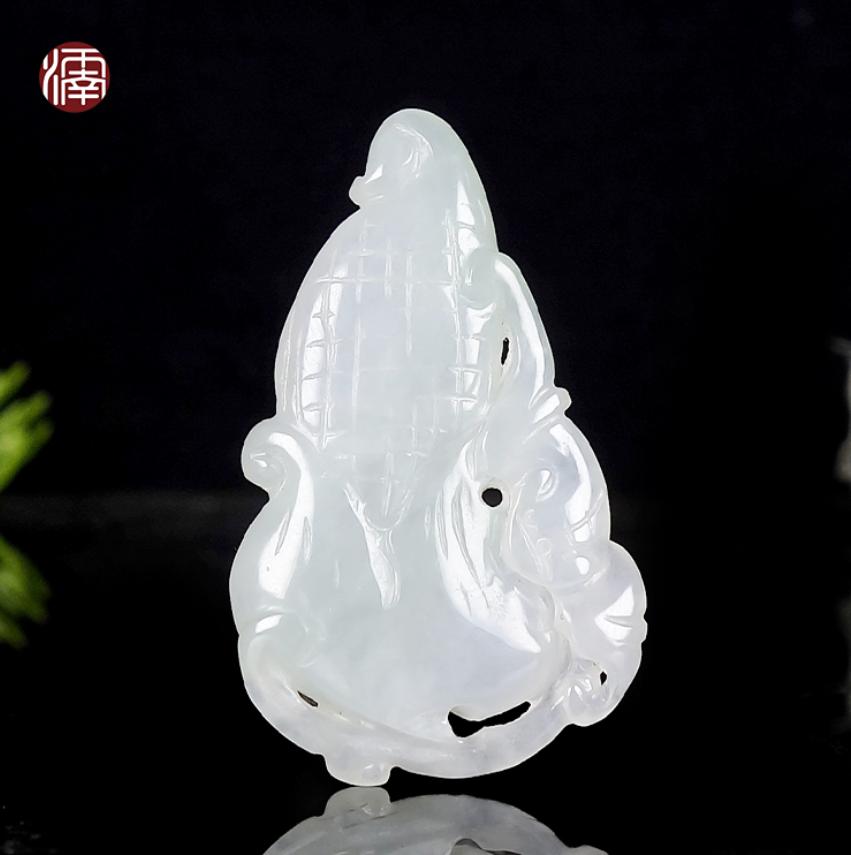 玉髓与翡翠的区别哪个好,玉髓和水沫玉的手镯哪个贵