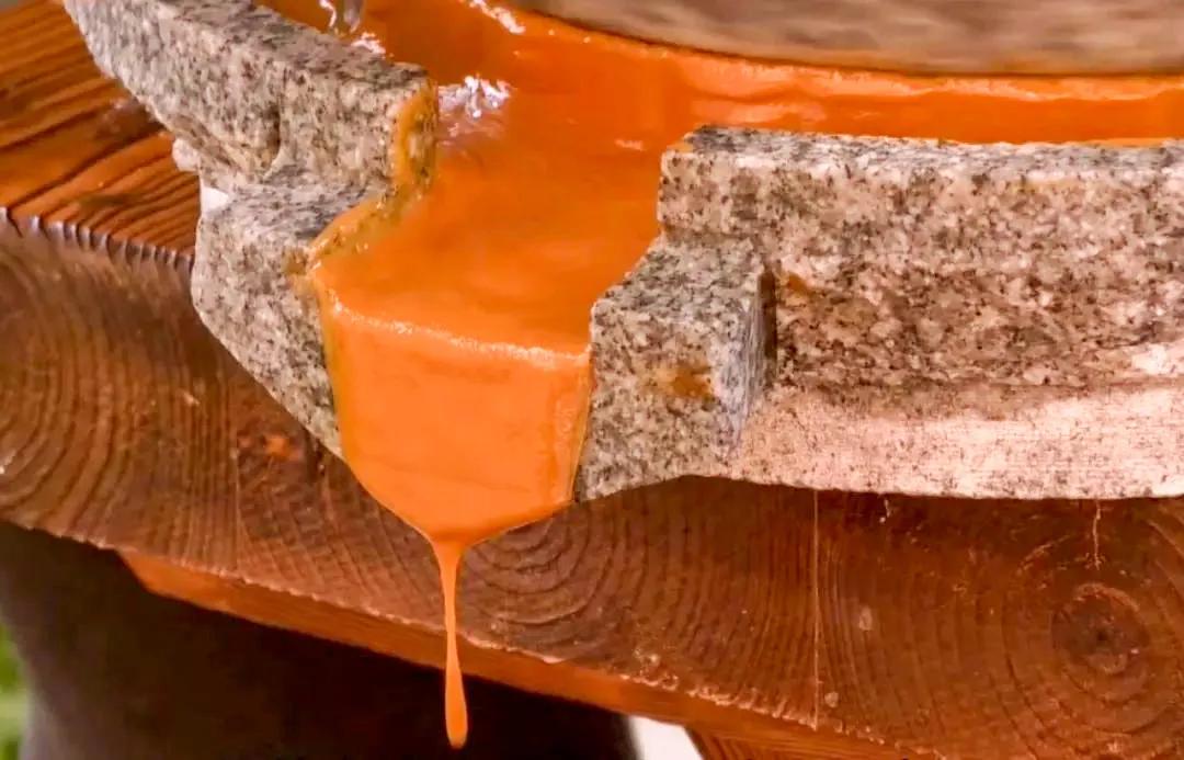 武汉姑娘摆摊做汉堡,武汉自己在家做美食