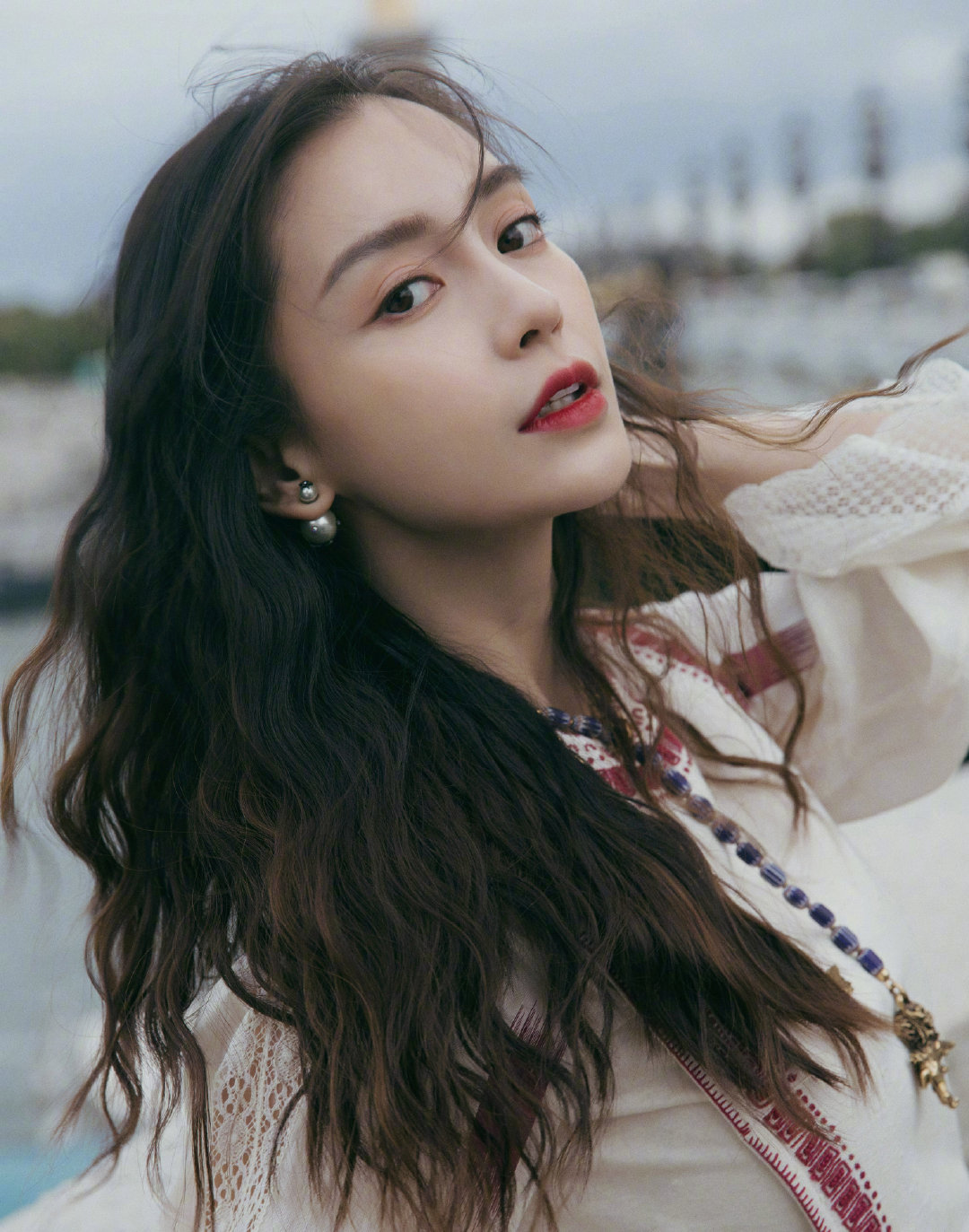 杨颖巴黎时装周红裙,杨颖巴黎时装周最新