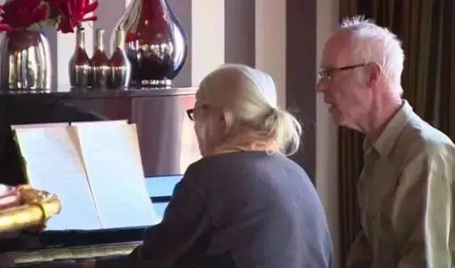 152名老人被骗8年却觉得无比快乐,世界上最伟大套路