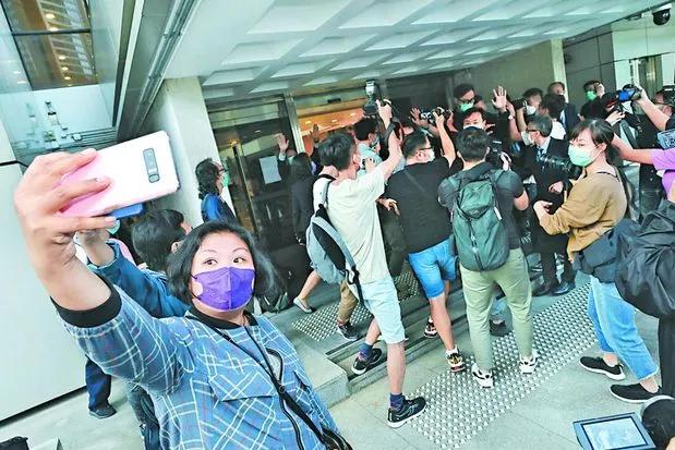 星爷真情告白,星爷财产分配