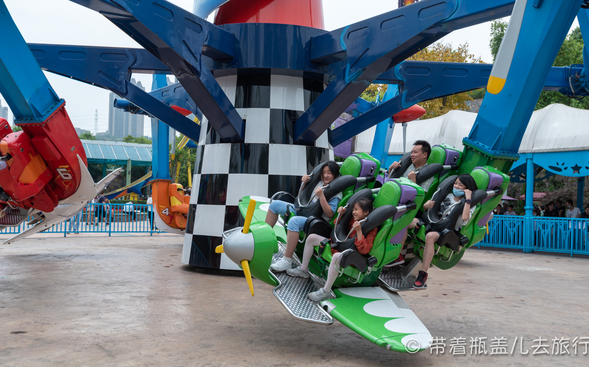 欢乐谷重庆门票一大一小,重庆欢乐谷200门票包含哪些项目