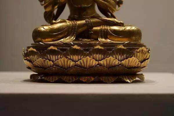 清代铜鎏金佛像的鉴定,清代铜鎏金无量寿佛像