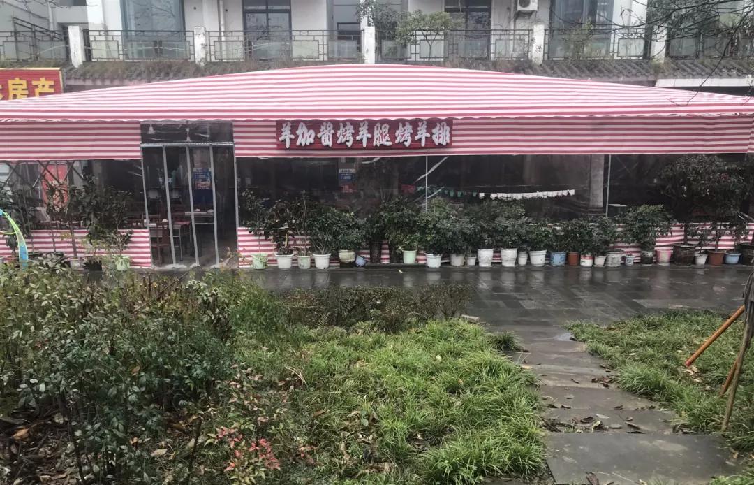 口*爆口**汁！这家店凭借「巨无霸烤羊腿」风靡绵阳！吃了整整7年