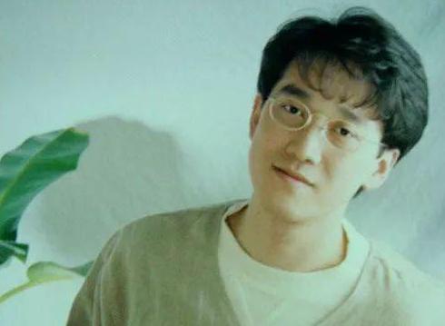 采访周传雄说他是情歌教父,“情歌教父”周传雄的坎坷成名史