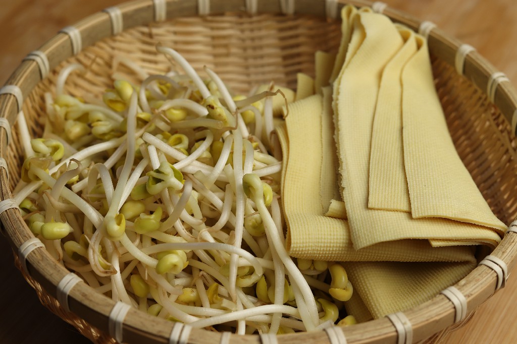 豆腐皮别再炒着吃了,豆腐皮除了和辣椒炒还能和什么炒