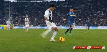 谜题解开,c罗进球后霸气回应动作