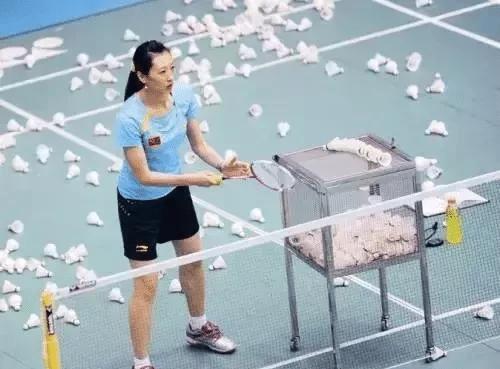 羽毛球接杀球的自我训练方法,羽毛球自我训练教程