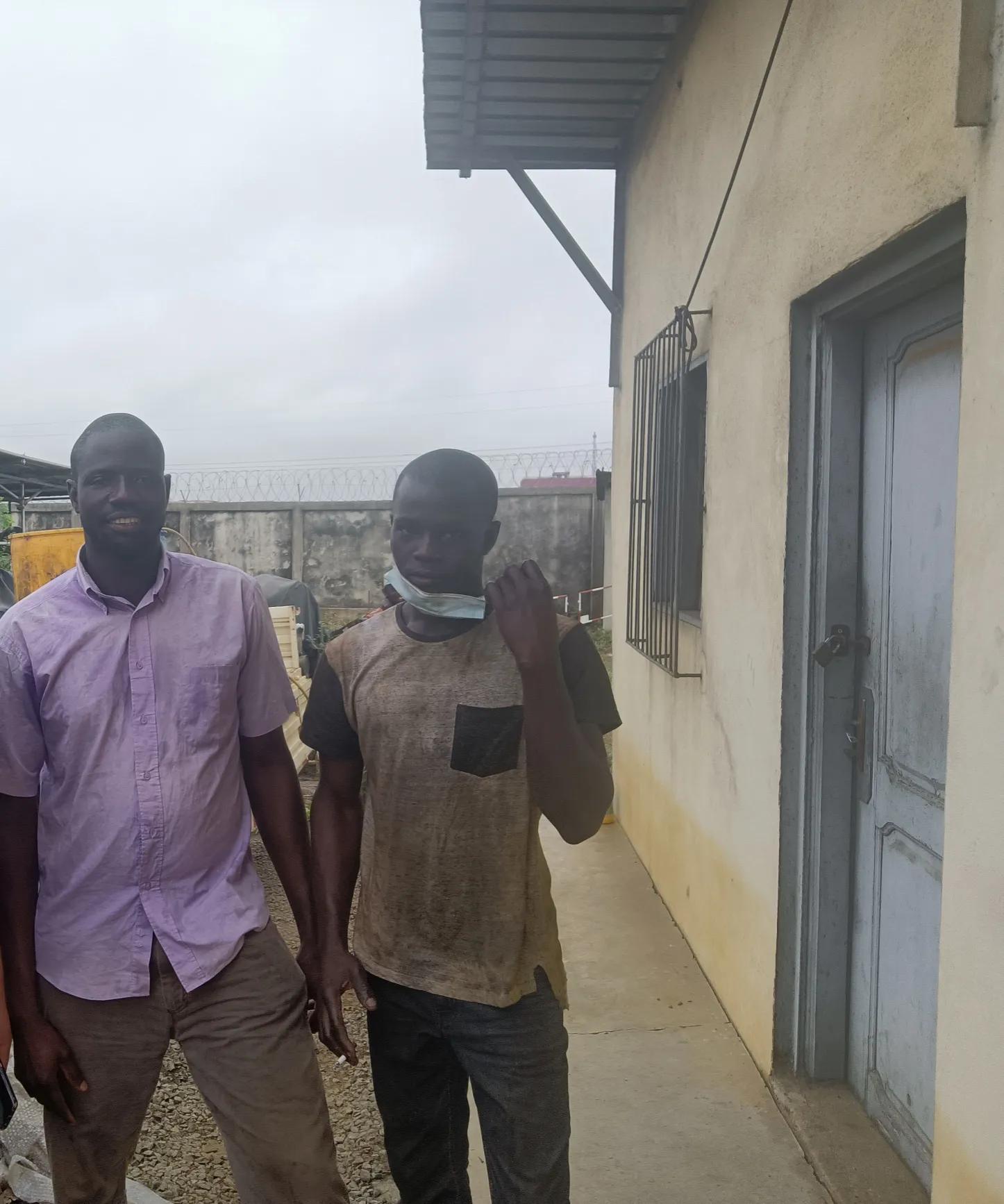 隔离期间*窥偷**墙外非洲人的真实生活