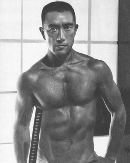 三岛由纪夫蔷薇摄影,三岛由纪夫