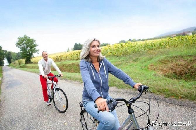膝关节一动咯咯咯响怎么回事,膝盖咔咔响就预示膝关节有问题吗
