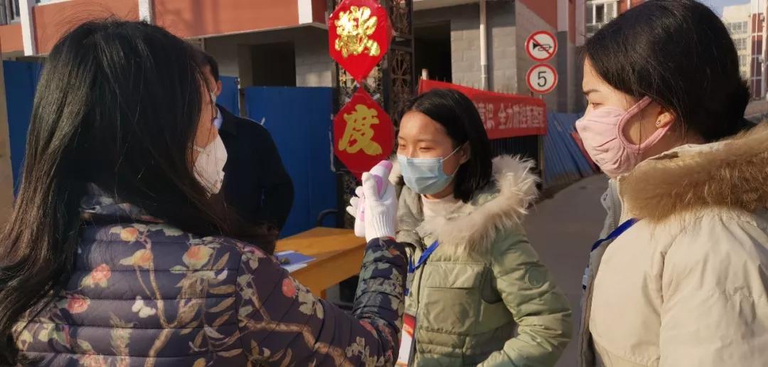 致敬坚守防疫一线的守门人,坚守岗位做表率抗击疫情当先锋