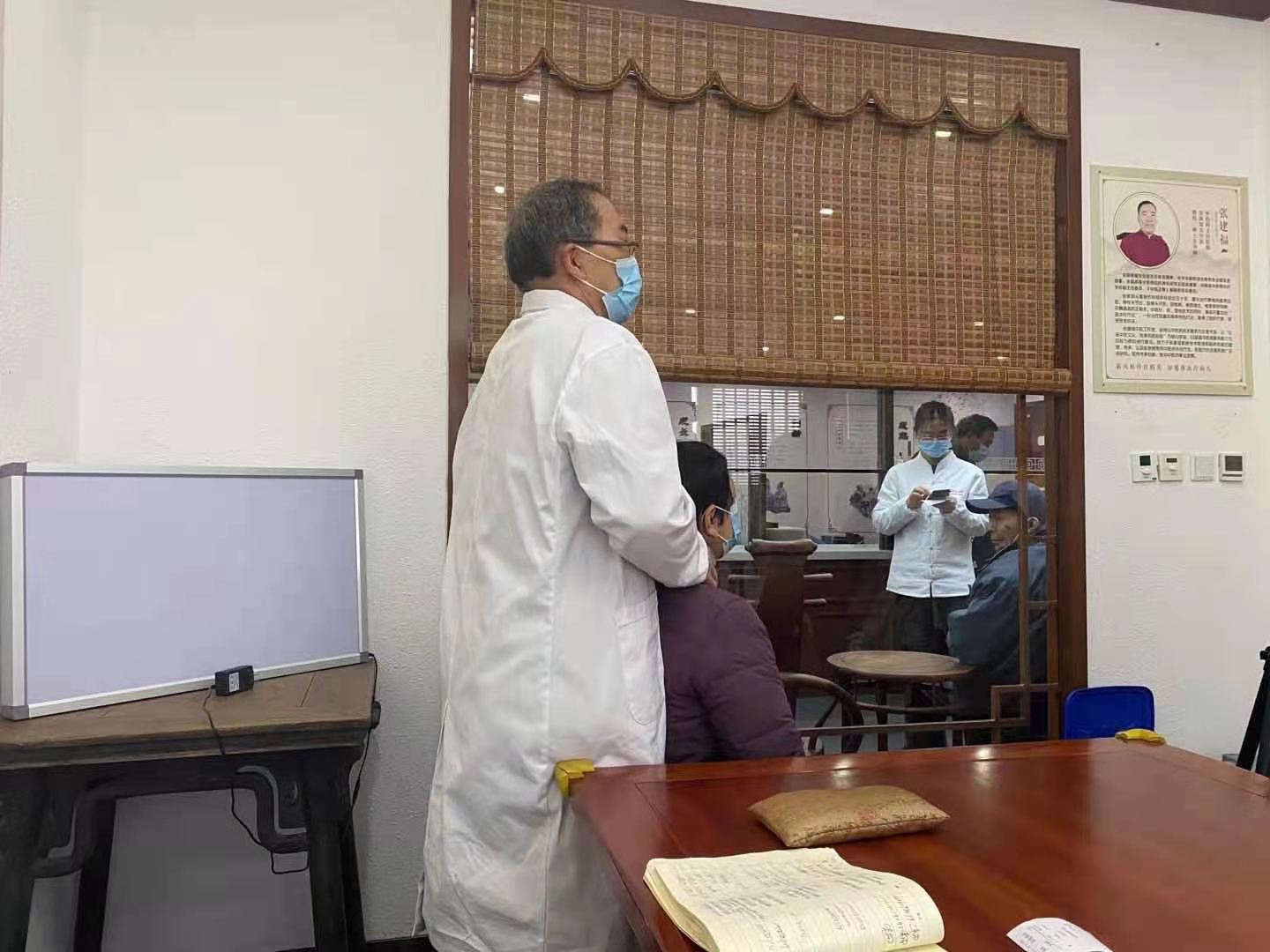 老人耳鸣腿麻怎么办,老年人耳聋扎针灸能治好吗