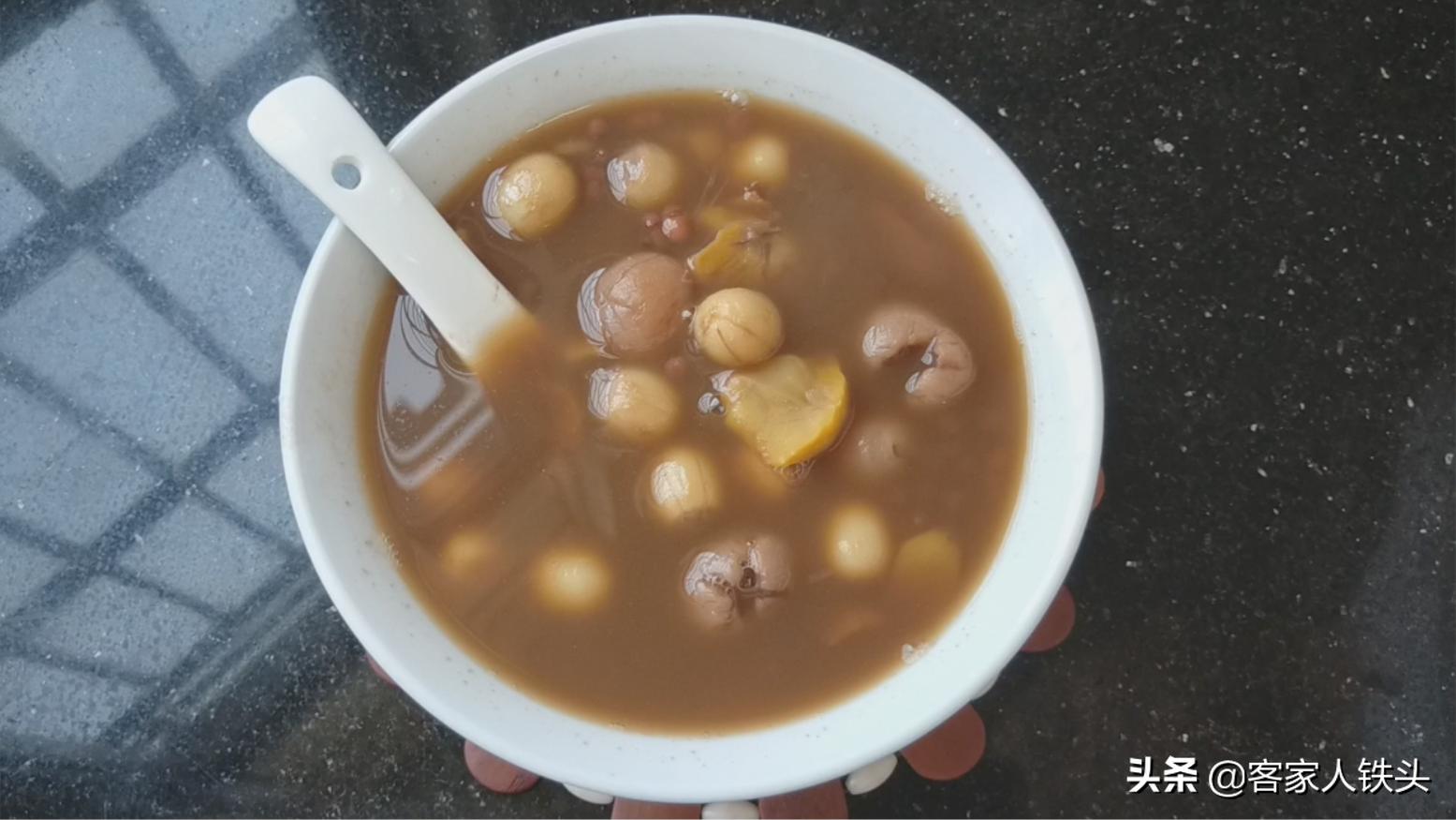 板栗煲什么汤最好喝,板栗莲子老鸭煲汤广东