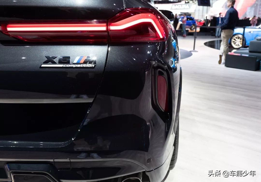 奥迪rsq8和宝马x6加速测试,奥迪rsq8和宝马x6m奔驰gleamg比赛