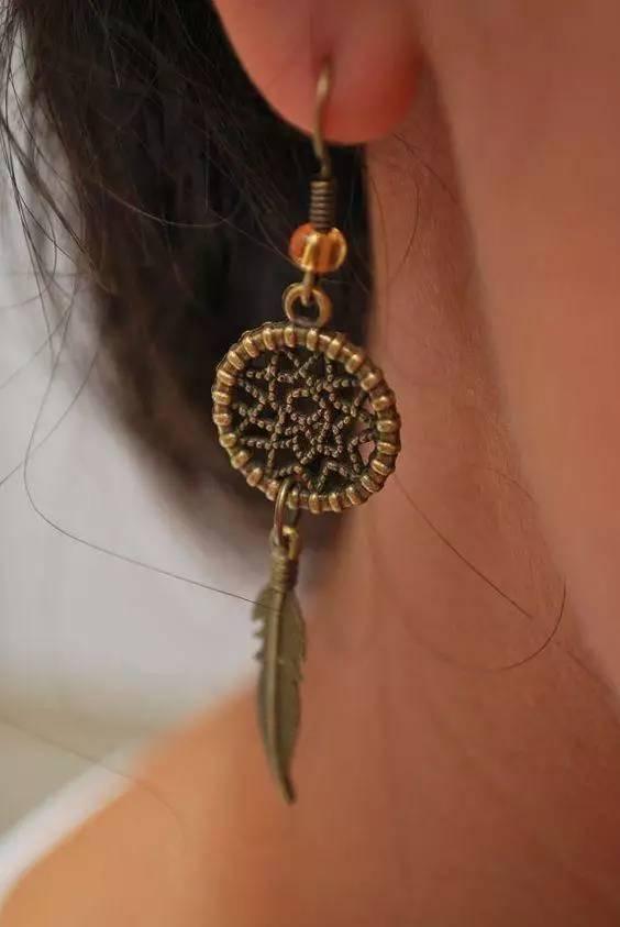 如何选择适合自己脸型的耳环,不同脸型这样选耳环超显脸小