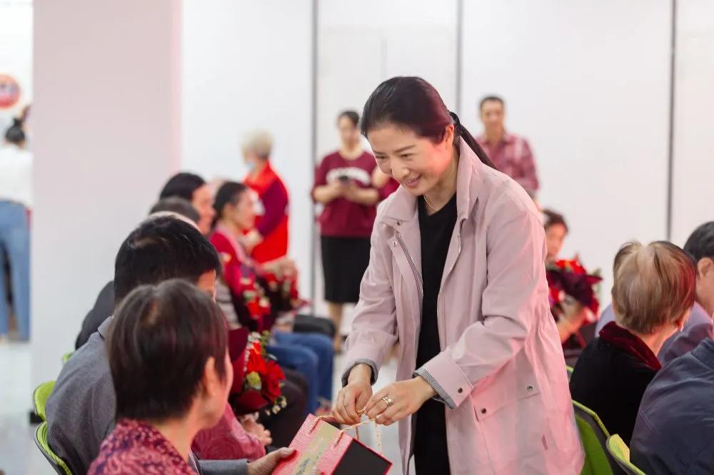 莆田市妇联举办邻里有“她”·“爱在夕阳”金婚、钻石婚纪念活动