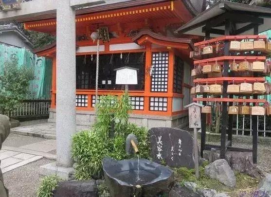 日本过年去寺庙祈福,日本新年神社