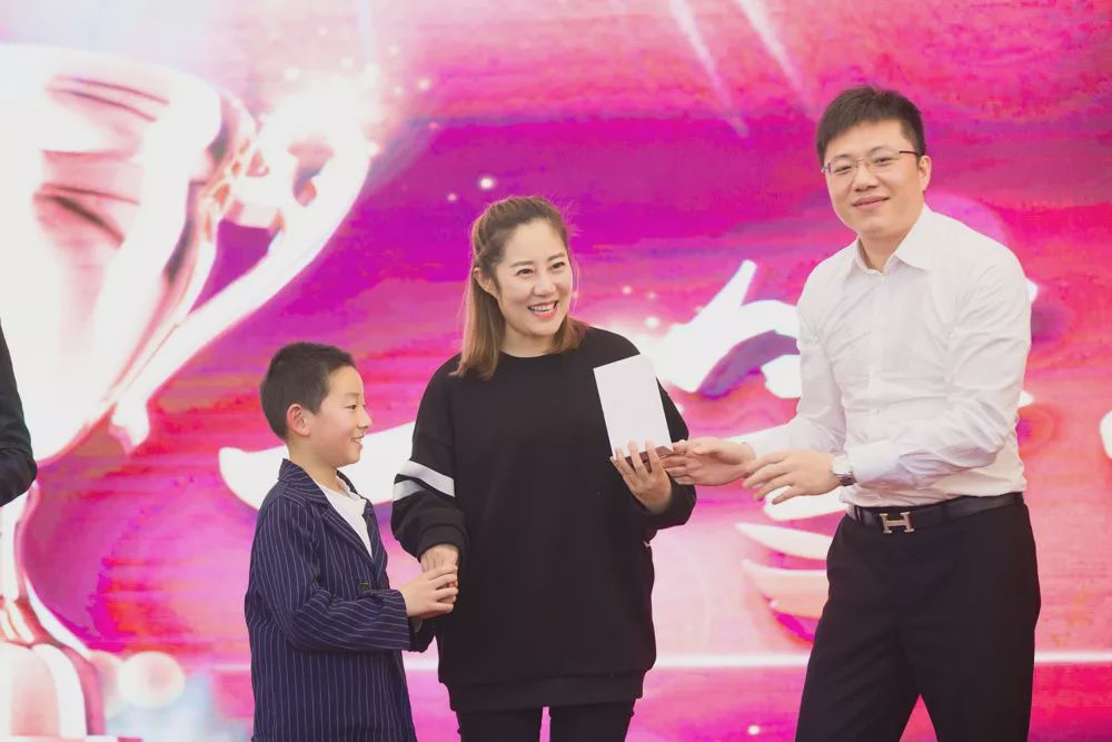 凝心聚力再创辉煌团年晚宴,凝心聚力共谱新篇年会