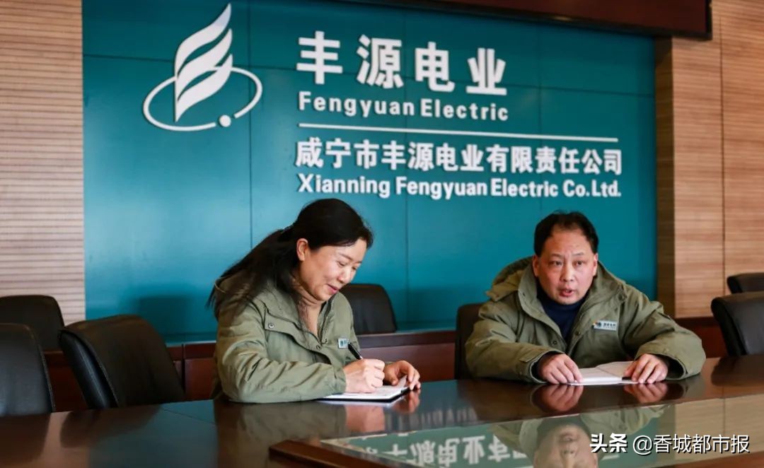 「咸宁供电:光明记忆•百名*党**员庆华诞⑫」全力服务京广"大动脉"电气化改造