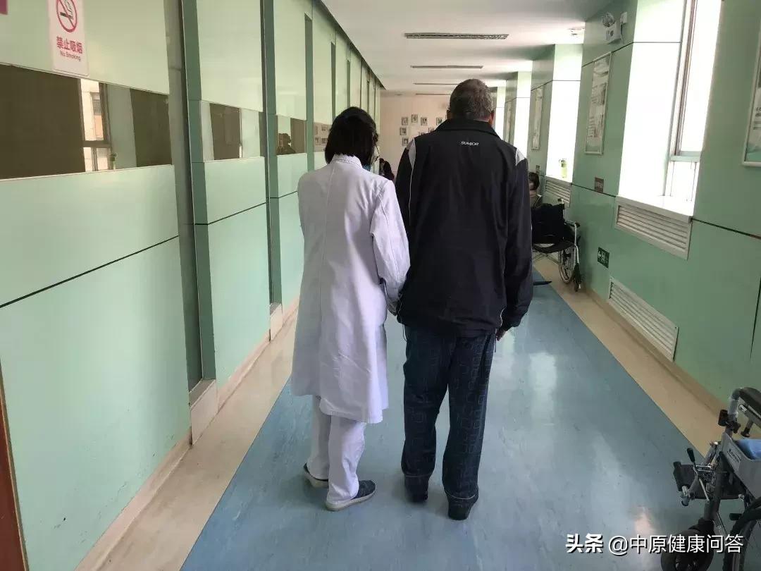 大学生足球比赛受伤学校多大责任,学生在校足球比赛受伤如何处理