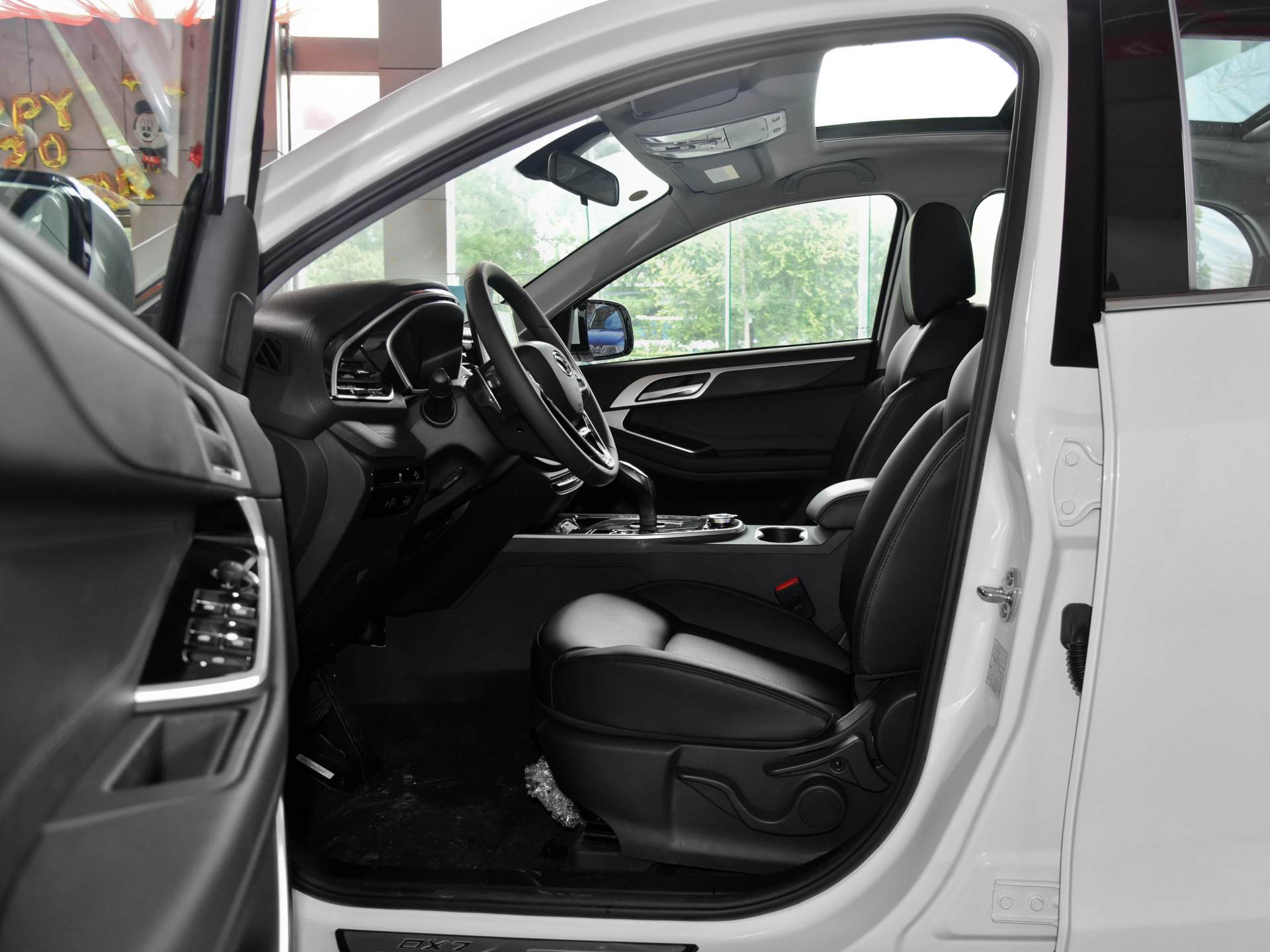 价格实惠，空间也不错，配置也比同级要高，实拍东南DX7