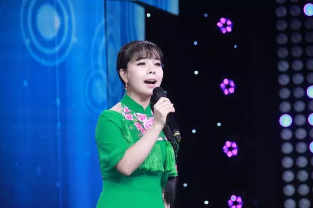 王二妮演唱桃花红简谱,王二妮唱桃花红杏花白