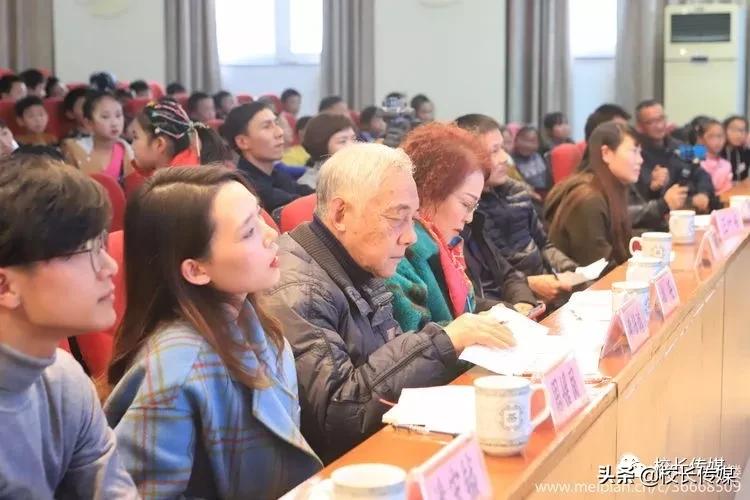 学校因足球而精彩,学校因学生而骄傲