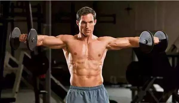 肩不够宽怎么样穿衣服,肩部训练可以改善高低肩