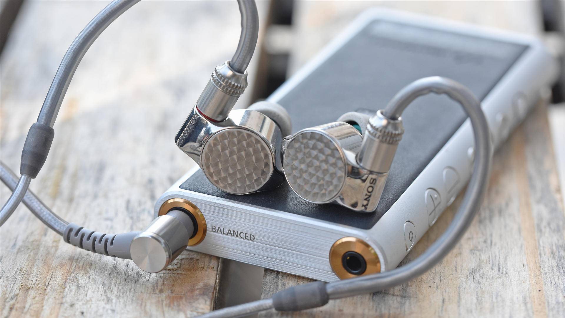 索尼ierm9对比z1r,索尼ierz1r用什么升级线