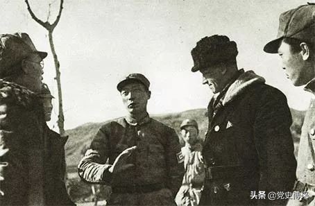 他曾是罗斯福的卫队长,两次冒险到访延安,师从八路军创建的突击队在太平洋战场屡立战功