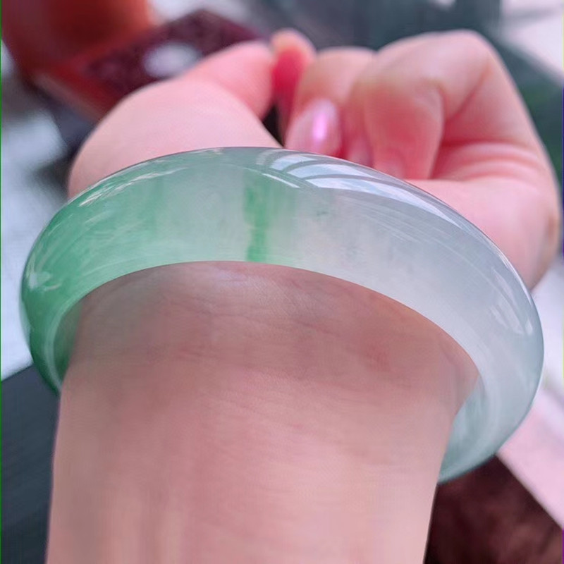 翡翠水的主要成分,翡翠水是啥意思