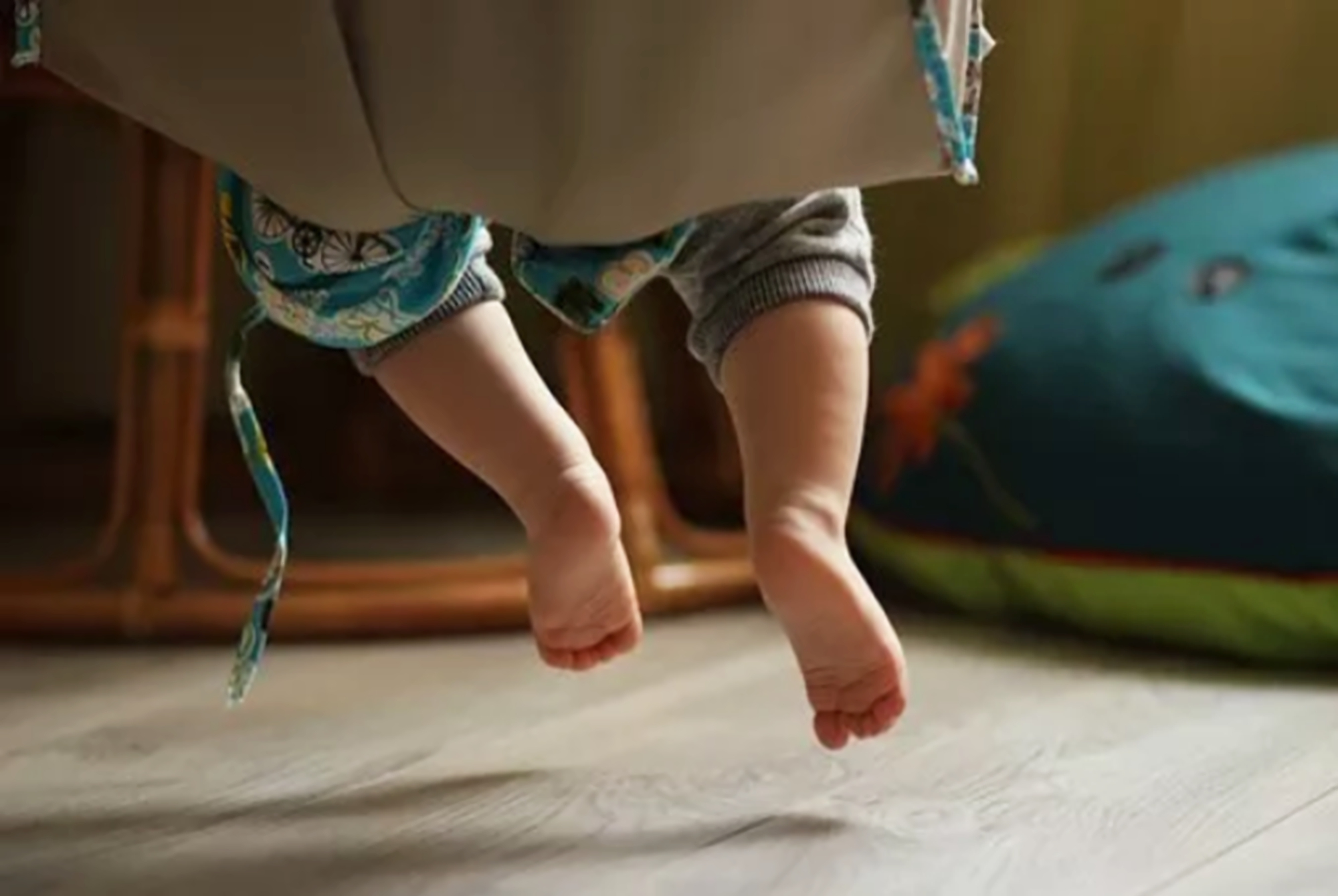 为啥孩子不在幼儿园拉臭臭？四个“苦衷”要理解，学会正确引导