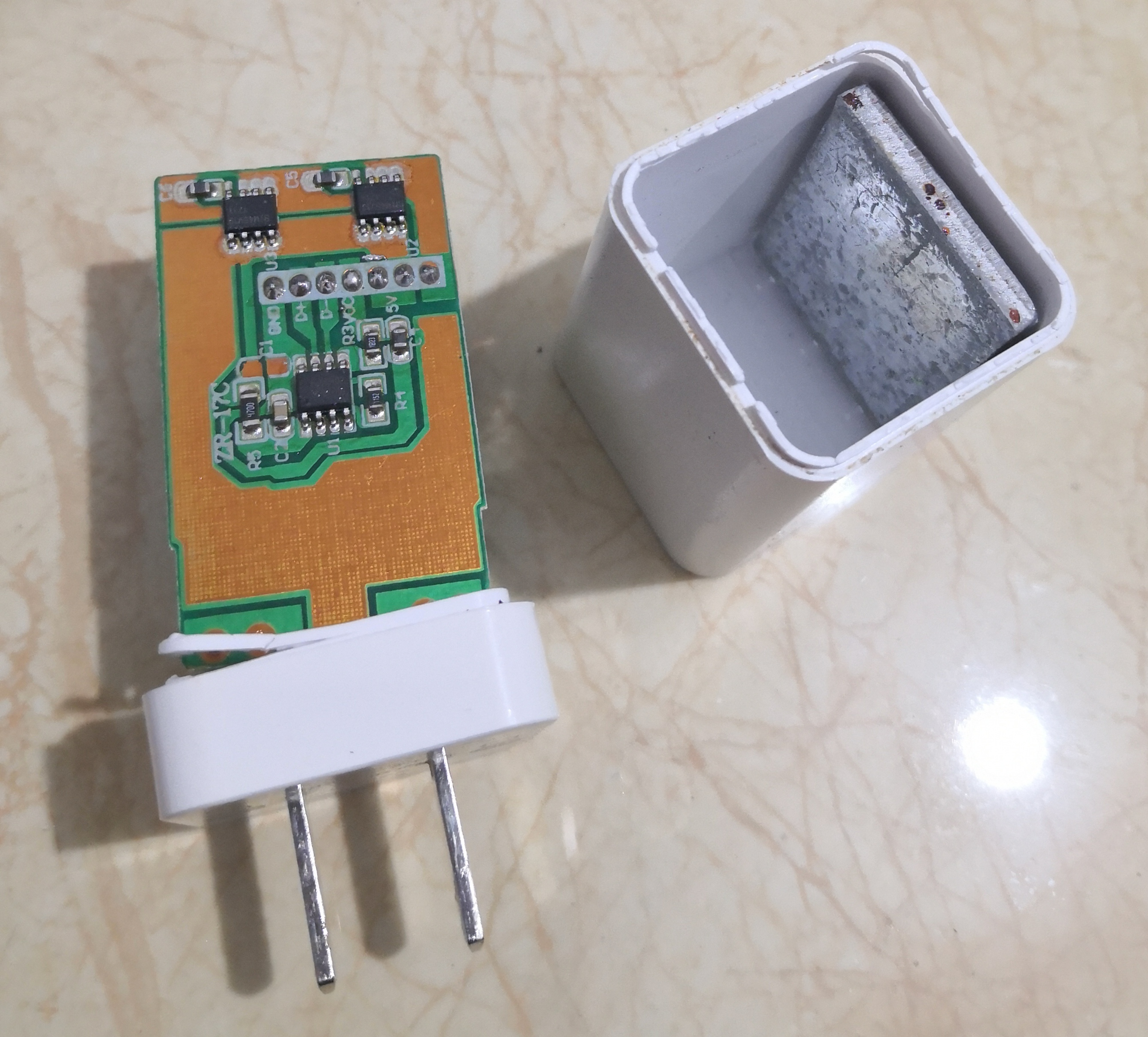 山寨也越来越舍得花成本了！拆解一个高仿的山货OPPO充电头