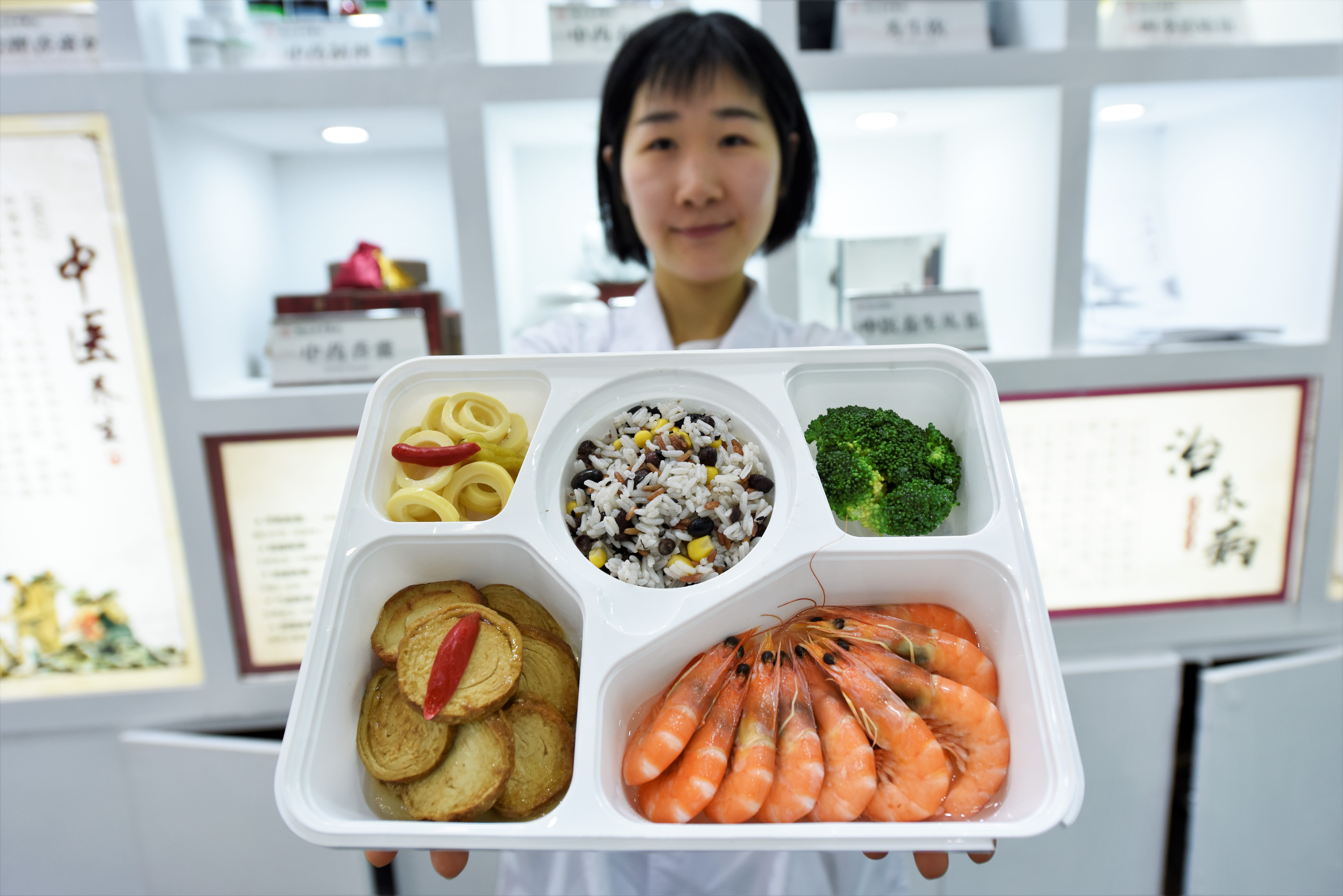 应将中医健康理念融入百姓生活,中医健康生活方式宣传资料