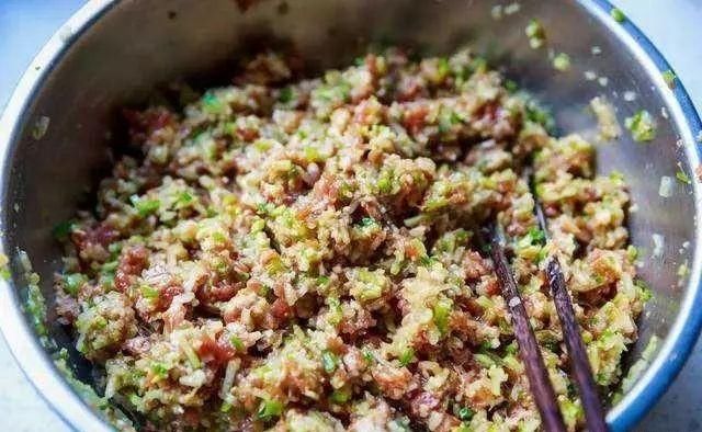 白萝卜饺子这样调馅最好吃,饺子怎么煎才好吃