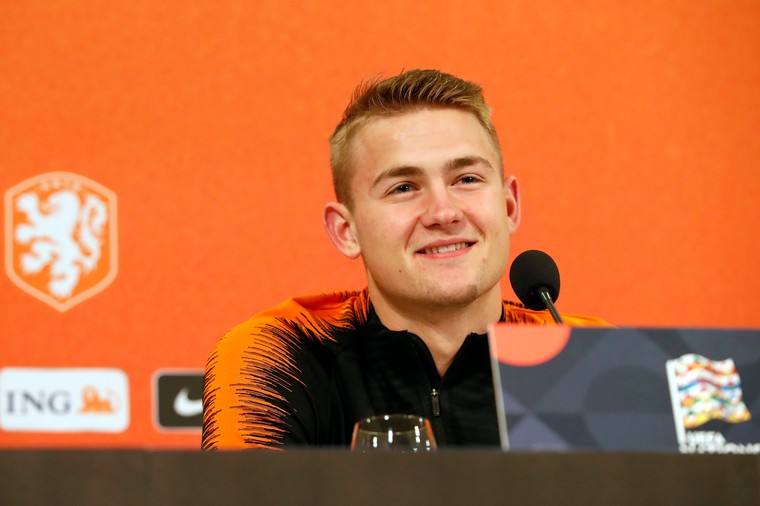 年轻中后卫top10,历史top10中后卫