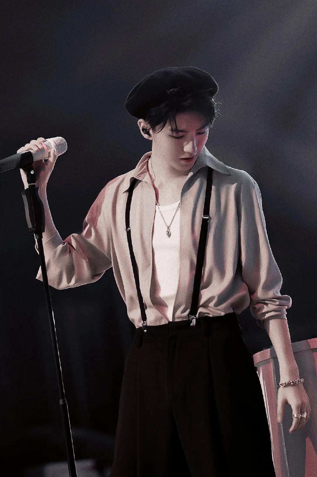 王俊凯为啥长得小,王俊凯最新采访照片