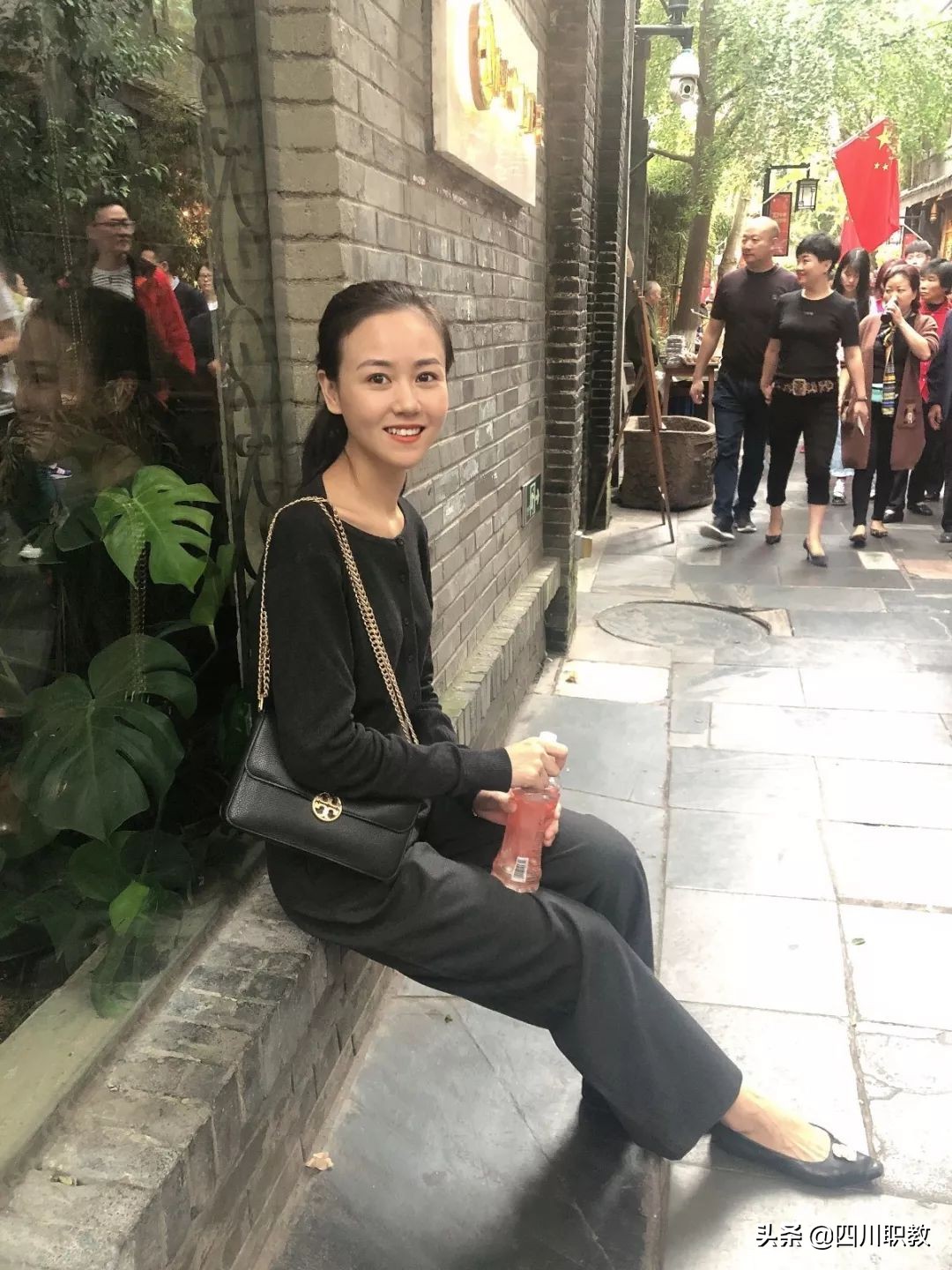 国家骨干邮电通信界翘楚，迎面走来的是四川邮电职院代表队