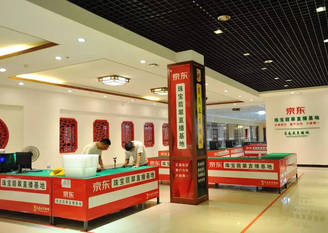 深度调查疯狂生长的翡翠直播,新疆疯狂的石头直播