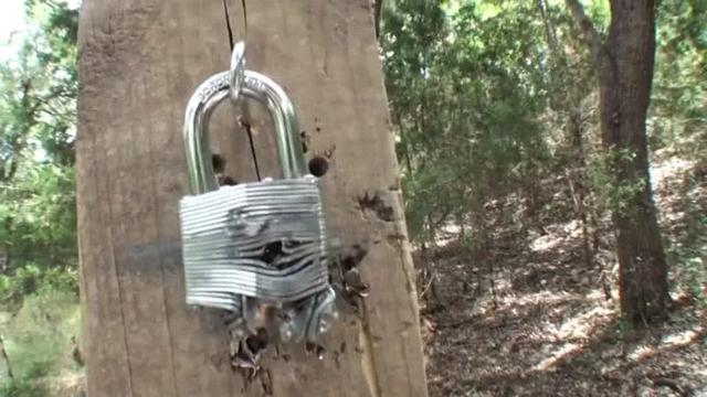 用枪开锁真的好吗,现实中能用手枪开锁吗