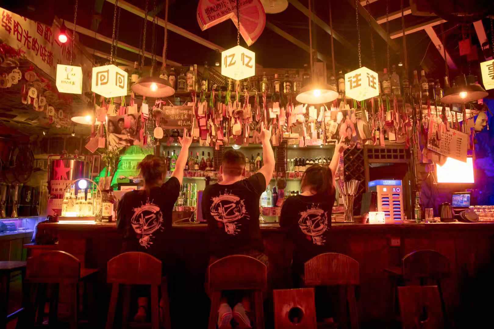 郑州比较有名的酒吧,郑州有没有玩的比较好的酒吧