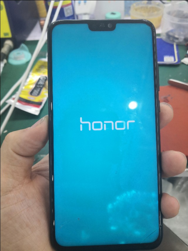 华为8x手机进水导致手机卡无服务,华为手机荣耀8x进水了