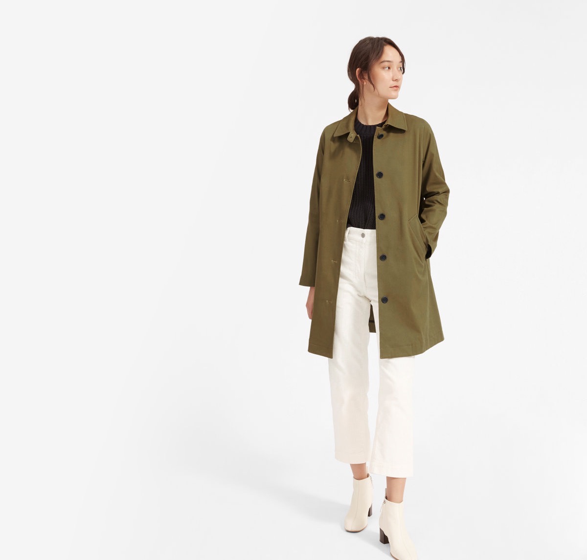 秋季搭风衣穿的鞋子,深蓝色风衣怎么搭配裤子和鞋子