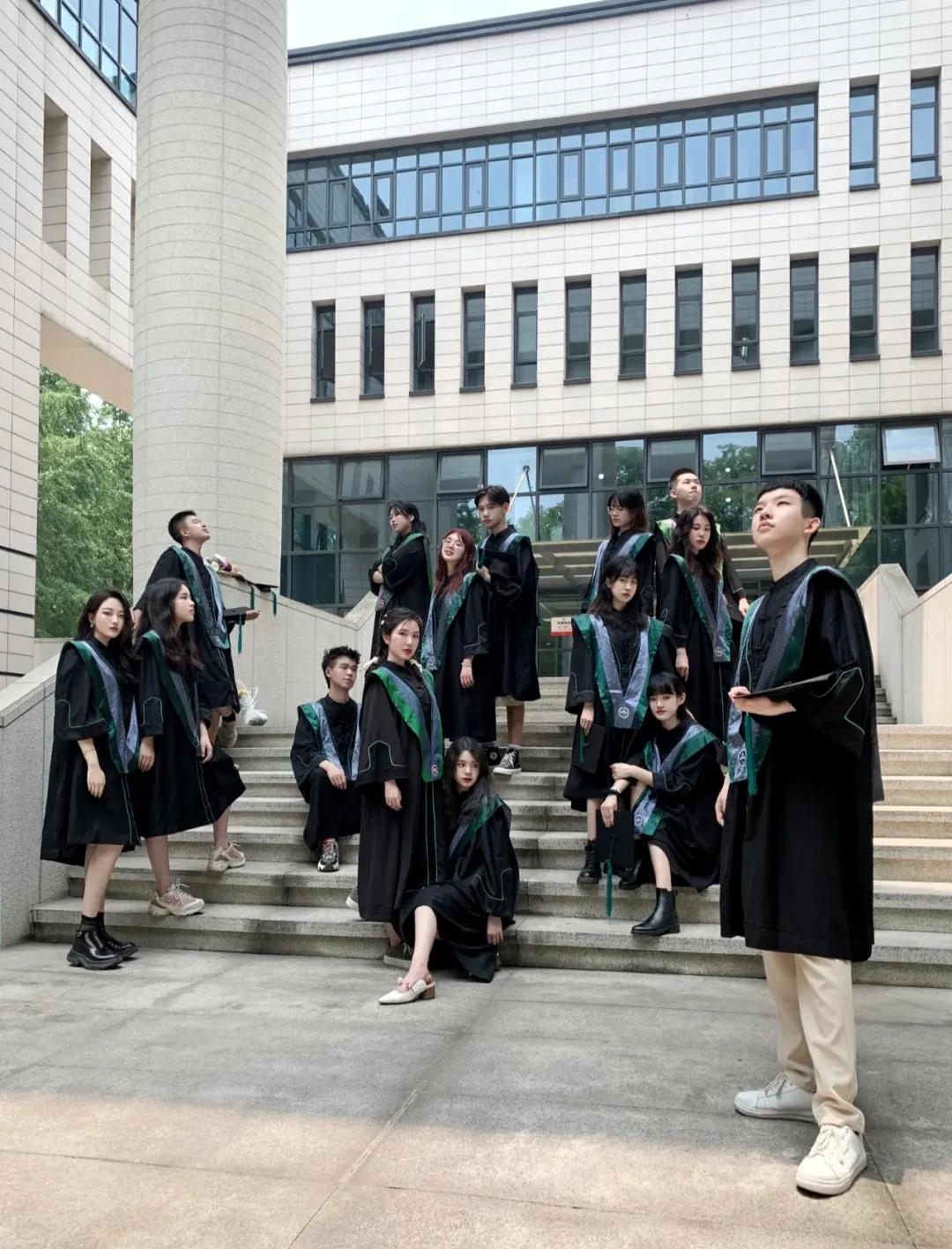 美院中国风学士服,九大美术学院学士服