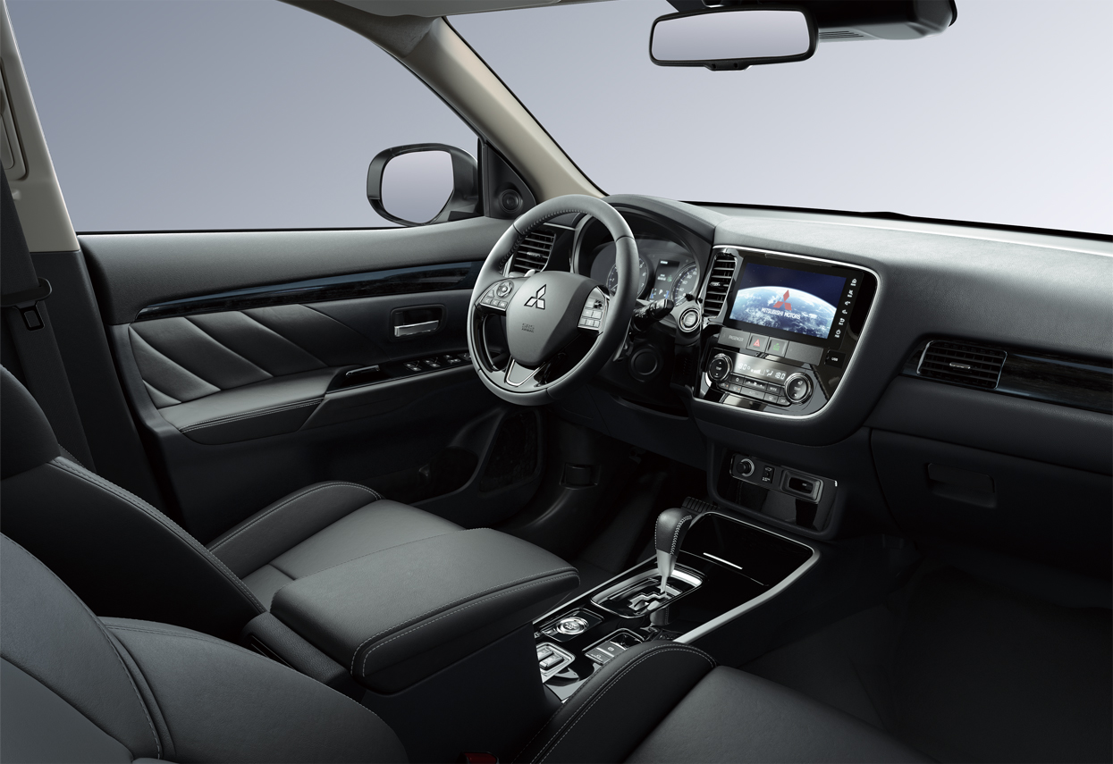 终端不到14万，单月卖出8987台，三菱欧蓝德：谁敢说我老？